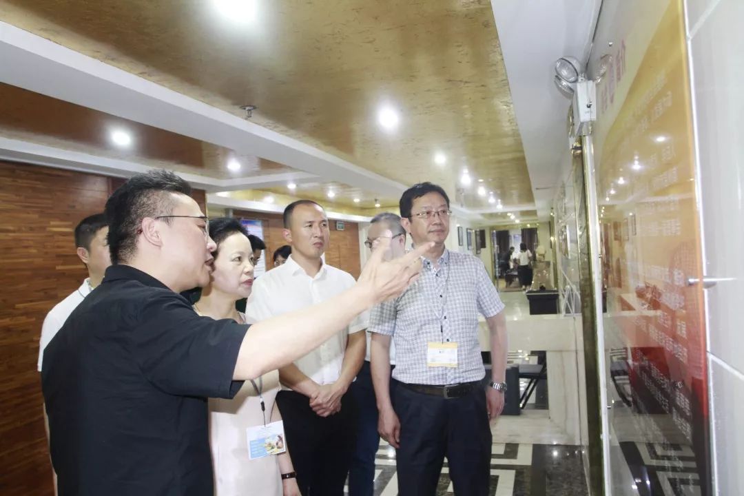 温州市委常委、宣传部部长胡剑谨一行莅临我会参观指导!