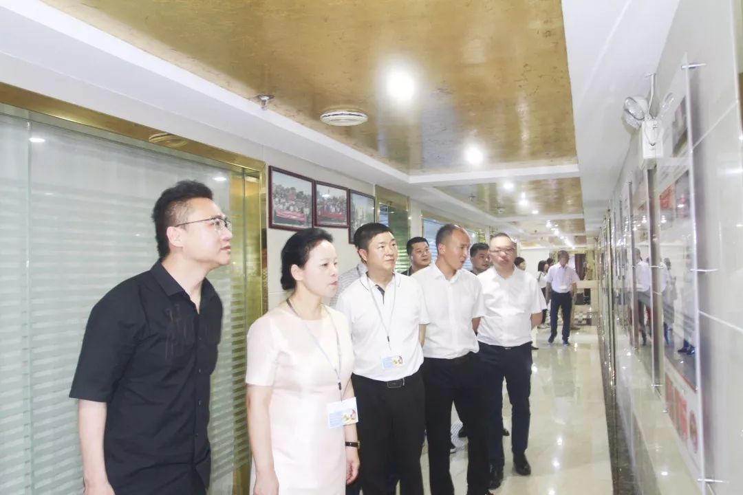 温州市委常委、宣传部部长胡剑谨一行莅临我会参观指导!