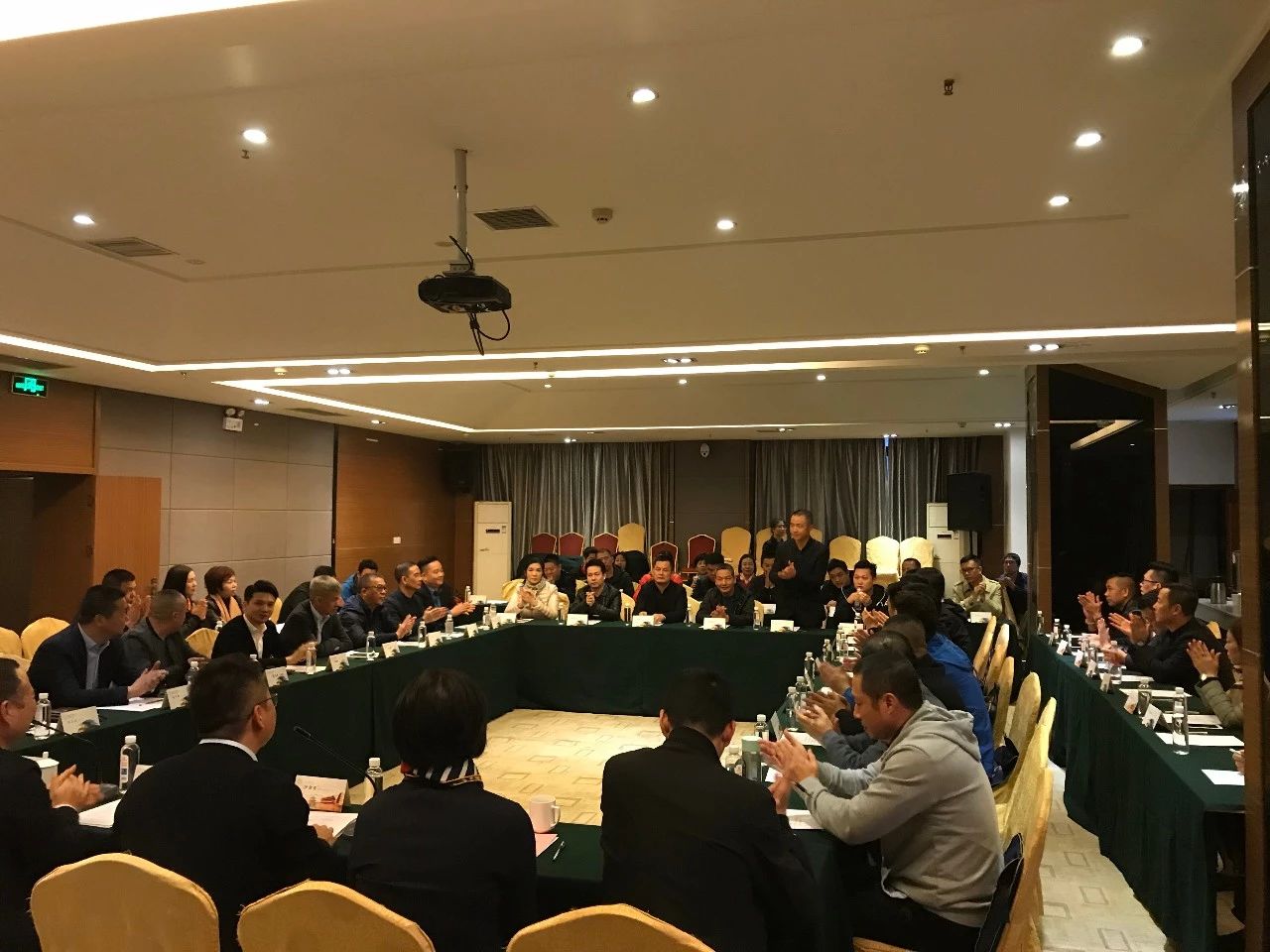 亲如一家!深圳市温州商会与西安温州商会正式结为友好商会!